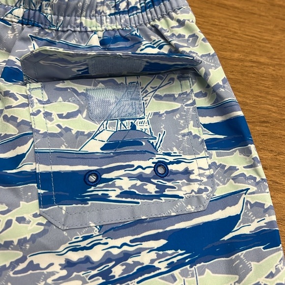 Vineyard Vines boys swim trunks size 4T in EUC - Picture 3 of 7